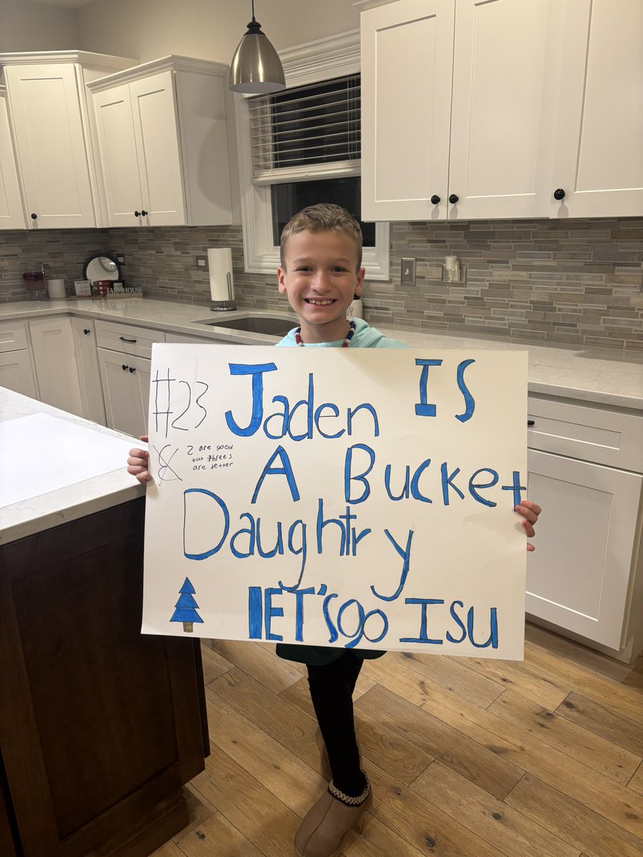 All ready to go for tomorrow’s <a href="/IndStBasketball/">Indiana State Basketball</a> game against Valpo. Go Trees! #FearTheForest <a href="/DaughtryJaden/">Jaden Daughtry</a> is his favorite player.