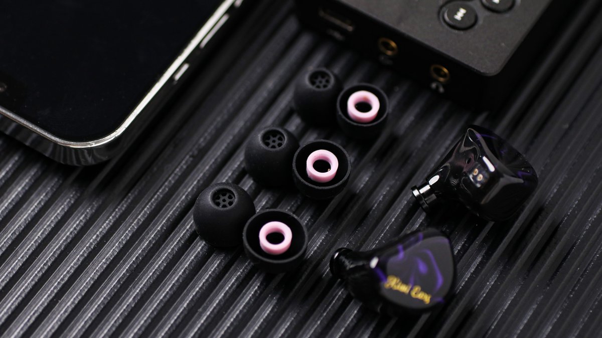 Kiwiears2020's tweet image. Is black a color or a vibe?🖤#Flex

#eartips #KiwiEars #hifi #audio #iems #audiophile #music