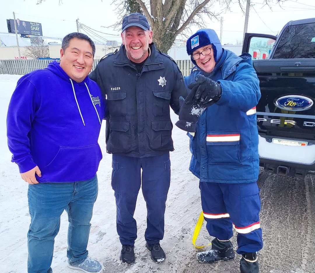 AJWoodson's tweet image. 1/7/24 

#Heroes

I moved over for a #Snowplow today and My trusty but *front heavy* #ProMaster decided to #Nosedive  into the Ditch  😮

If you've ever Driven One of those, then you already know, that's #GameOver 💯 

Buuuut ... 
First a Concerned Neighbor came out with a Shovel