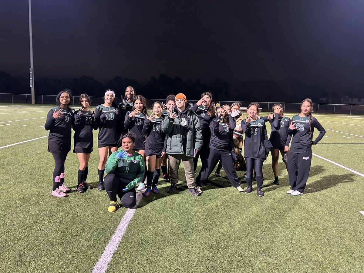 Lady Canes did a Sweep vs. Crawford
Varsity 2-1.
Mallory ⚽️
Yafreisi ⚽️

JV 6-0 with the clean sheet.
Sandra 🎩 🪄 🅰️
Lily ⚽️
Kasey⚽️ 
Nayeli⚽️
Gabby🛑

Great job teams and great games.