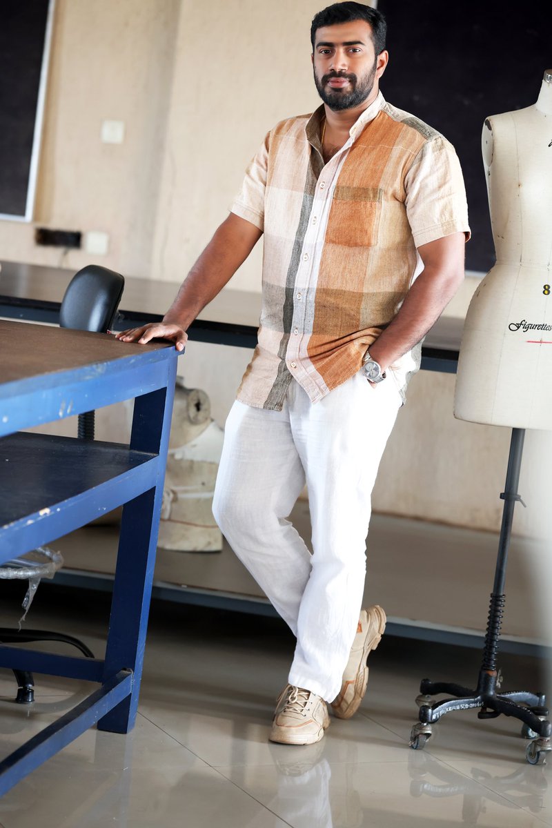 Celebrating Morazha Weavers' Ethnic Legacy Through Timeless Attire

Assistant Professor Georgy Sunny from the FD Department embodies the elegance of handloom every Wednesday, styling outfits inspired by the ethnic collection of Morazha weavers. 
#niftkannur #nift #lifeatnift