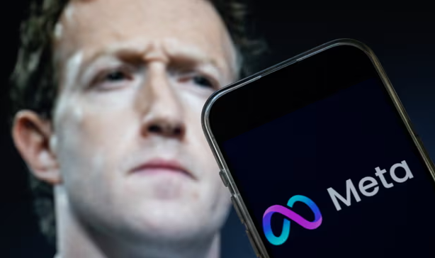 jashim4truth's tweet image. 📰🤔Critics slam Zuckerberg’s move to drop Facebook fact-checkers, calling it a “major step back” for public discourse and a “full bending of the knee” to Trump.  

#Facebook #FactCheck #PublicDiscourse