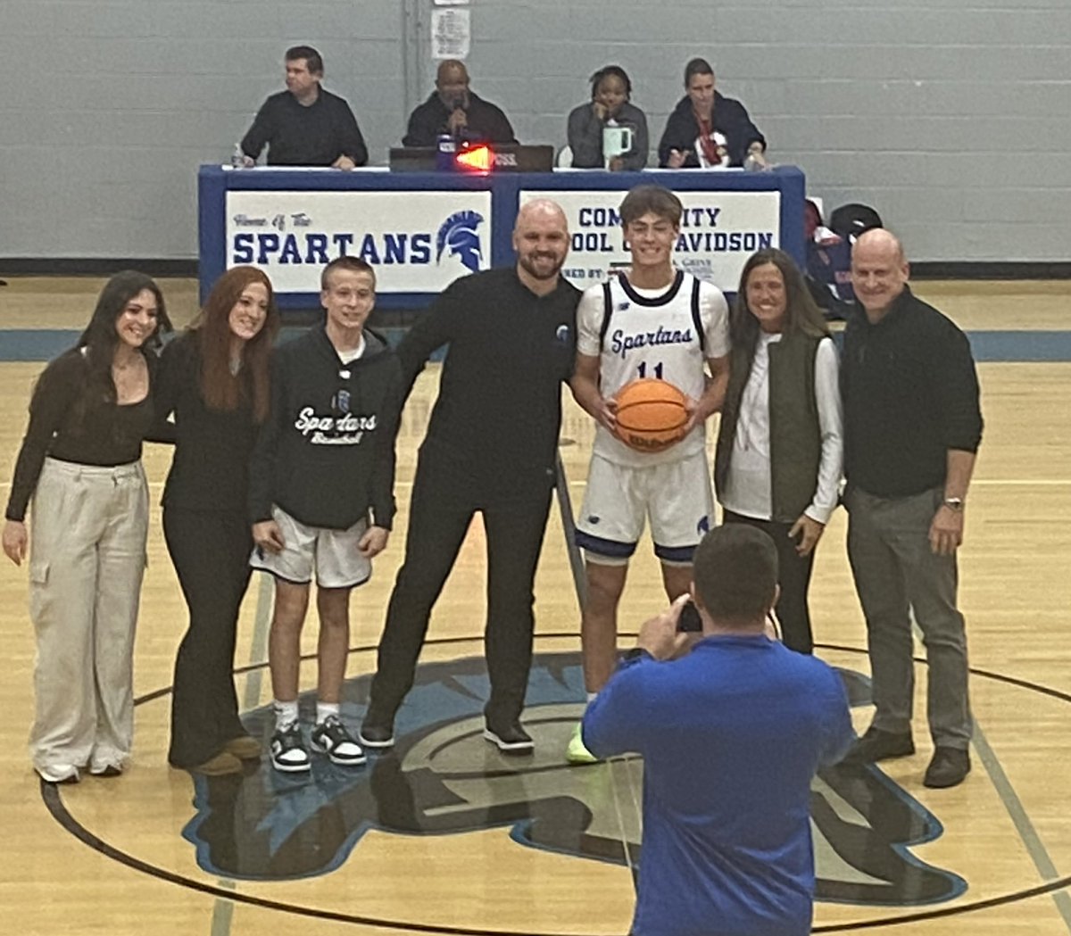 Carolina Riptide 2025 (@riptide2025) on Twitter photo Congratulations to senior Austin Moran on scoring his 1,000th point for <a href="/csdbball/">Community School of Davidson Boys Basketball</a> 👏👏
<a href="/CoachChrisBruce/">Chris Bruce</a>
<a href="/Coach_Rick57/">Rick Lewis</a>
<a href="/Phenom_Hoops/">Phenom Hoop Report</a> Congratulations to senior Austin Moran on scoring his 1,000th point for <a href="/csdbball/">Community School of Davidson Boys Basketball</a> 👏👏
<a href="/CoachChrisBruce/">Chris Bruce</a>
<a href="/Coach_Rick57/">Rick Lewis</a>
<a href="/Phenom_Hoops/">Phenom Hoop Report</a>