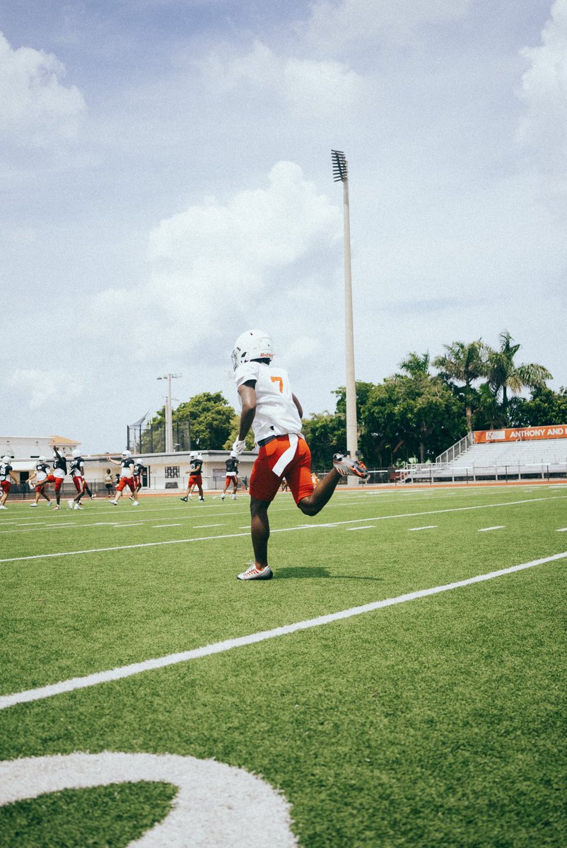 Jeremy Douglas (@jeremydouglas_1) on Twitter photo Freshman wrap up-hudl.com/v/2Q0qDd
<a href="/CoachQ954/">Coach Q</a> @PrepRedzoneFl @JohnGarcia_jr <a href="/Andrew_Ivins/">Andrew Ivins</a> <a href="/JerryRecruiting/">Rising Stars</a> @zack_poff_mp <a href="/SWiltfong_/">Steve Wiltfong</a> <a href="/RyanWrightRNG/">Ryan Wright</a> Freshman wrap up-hudl.com/v/2Q0qDd
<a href="/CoachQ954/">Coach Q</a> @PrepRedzoneFl @JohnGarcia_jr <a href="/Andrew_Ivins/">Andrew Ivins</a> <a href="/JerryRecruiting/">Rising Stars</a> @zack_poff_mp <a href="/SWiltfong_/">Steve Wiltfong</a> <a href="/RyanWrightRNG/">Ryan Wright</a>