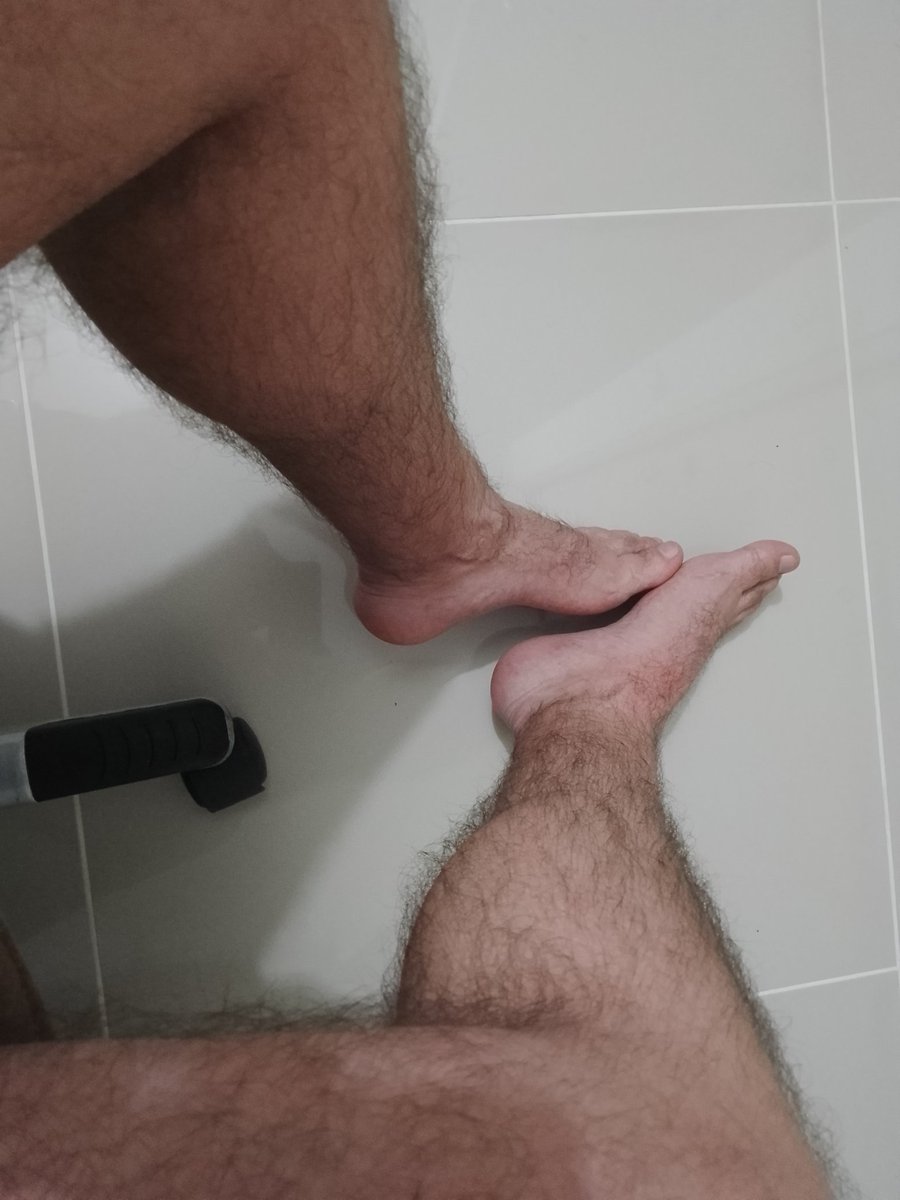 ColombianMale's tweet photo. Happ new year guys!! #size15 #feet #bigfeet #feetpic #feetfinder #footfetish #malefeet #macrophilia  @Tweet_Feeture  @James86426551  @hisfootslut  @giantfriendfeet @guyfeet__  @piesmasculinosf @n2feet  @guysbigfeet1 https://t.co/OUNqOkRWSB