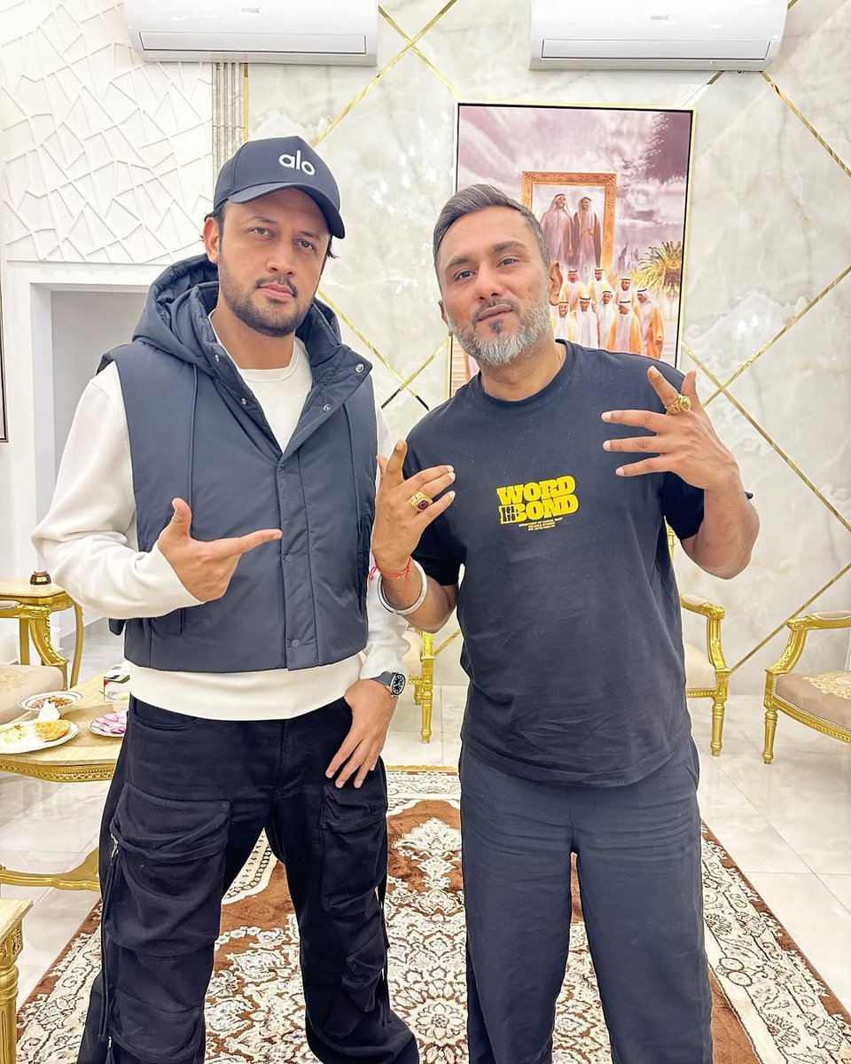 BanhiAadeez's tweet photo. This collab is just beyond our expectations ๐ฅนโค๏ธ
Atif Aslam ร Yo Yo Honey Singh ๐๐ฅ
.
#AtifAslam #Aadeez #HoneySingh #BorderlessWorld https://t.co/AshrLrYWLO