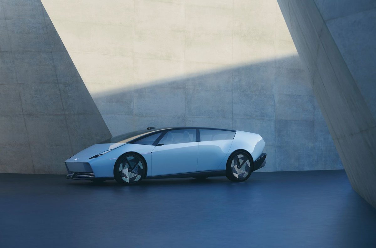 GQJAPAN's tweet image. 新型ホンダ 0 サルーンは、#CES2024 で公開したコンセプトモデル「サルーン」を、2026年の発売に向けて進化させたプロトタイプだ。 
gqjapan.jp/article/202501…