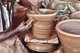 Pottery Makers.
Also Known as  "Zeer، Traditional Water Cooler"
#SudsneseCulture 

صانِعو الفخّار "الزِير"
#ثقافة_سودانية