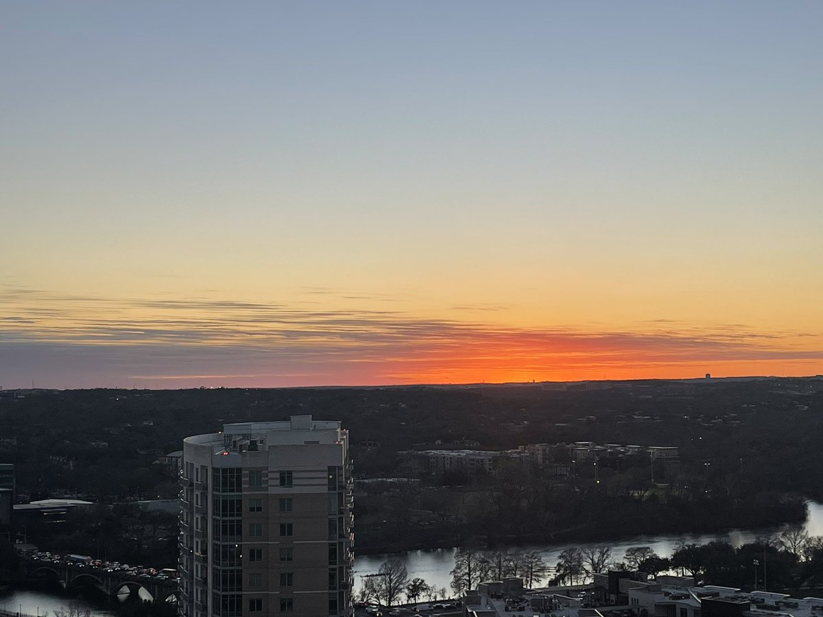 And as the sun sets in the west, I am so proud of our Longhorn players, fans and university. Gratitude for it all and Hook ‘Em…🤘 <a href="/TexasFootball/">Texas Football</a>  
3 more sleeps…