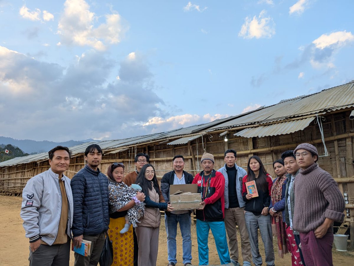 MyGovArunachal's tweet photo. In a heartwarming gesture of community service, the 2017 Rajiv Gandhi University Students' Union batch donated around 200 novels and educational books. These valuable resources were gifted to Nyubu Nyvgam Yerko, an indigenous tribal school in Mwya village, Keyi Panyor. https://t.co/PzRoOi6y3n