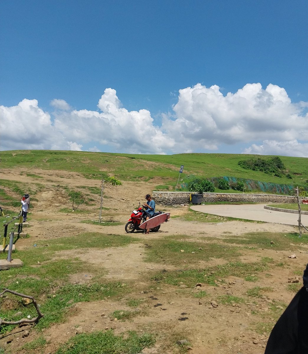 crryingovermath's tweet image. today i walked through hills and saw green &amp;amp; blue everywhere