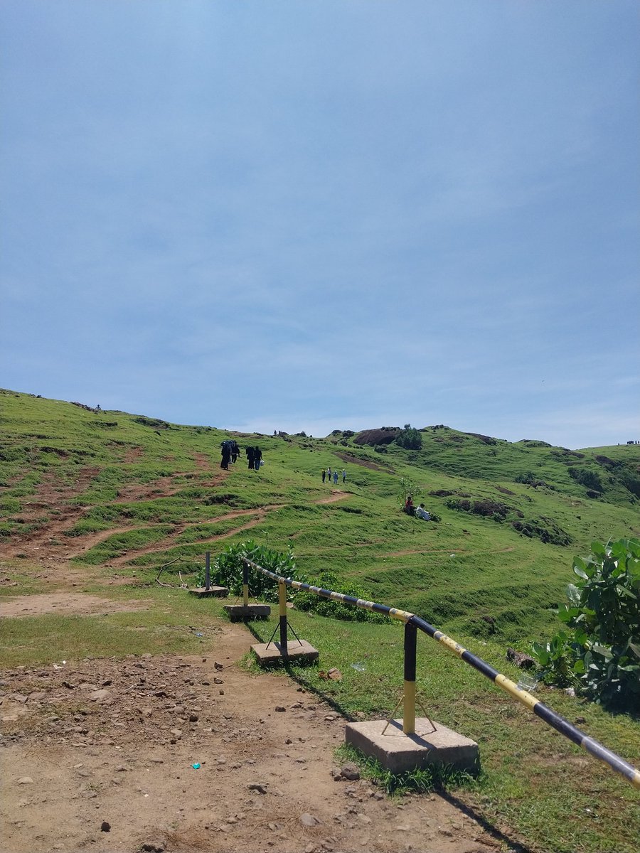 crryingovermath's tweet image. today i walked through hills and saw green &amp;amp; blue everywhere