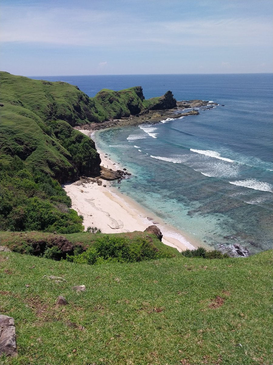 crryingovermath's tweet image. today i walked through hills and saw green &amp;amp; blue everywhere