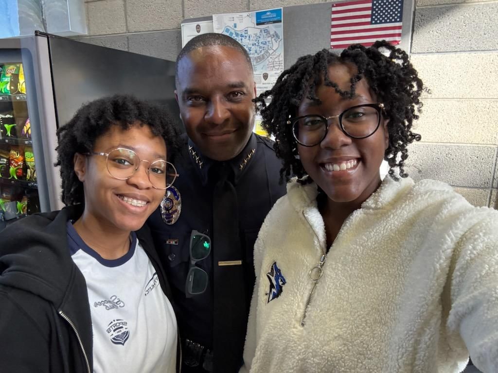 guttierez_john's tweet photo. #ACommunityOfOne: Earlier, I was blessed to catch up with two very amazing students and leaders in our community when they dropped in for a visit. #RelationalPolicing #WeCare #ItsWhatWeDo #JoinThePack https://t.co/aCG6yhfNLv