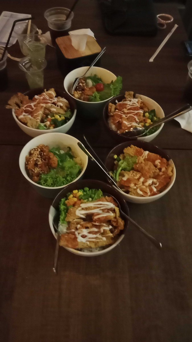 jutdaebin's tweet image. based on these four faceless pics, which skz member vibe do i give off?