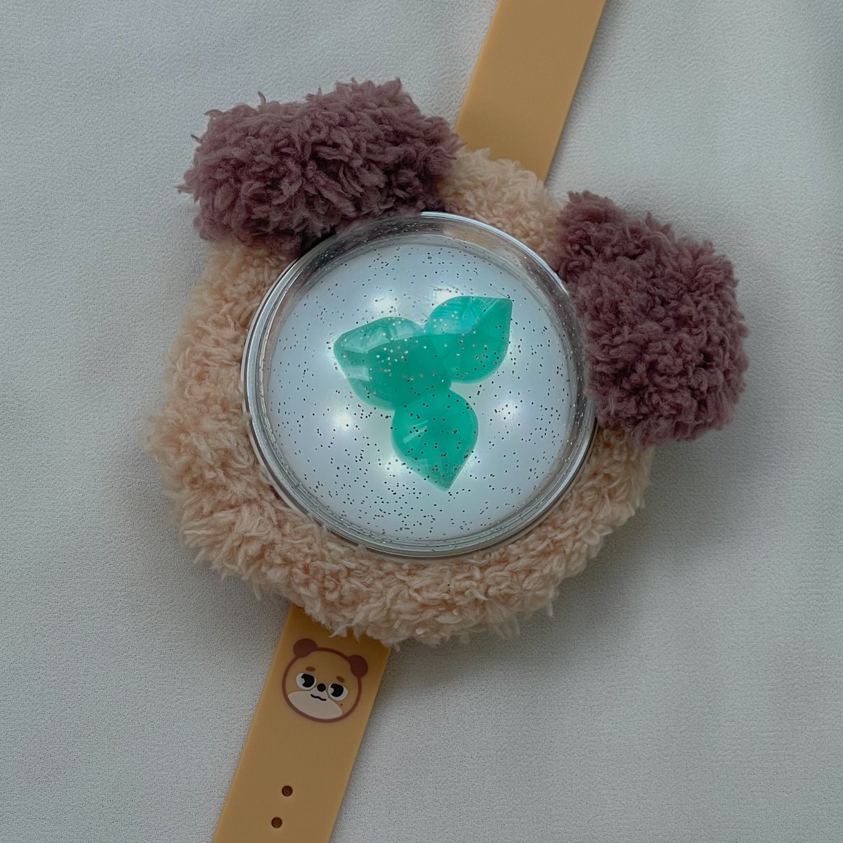 forgetmestudio's tweet photo. hiii🍀🍋 gimana tiketingnya? udah secured tiket belum? 😆 secure lightband covernya juga yuk karena close po besok siang~ 🐶
order and details here: https://t.co/Yqi4lAXi6K
#wtsday6 #day6stuff #lightband https://t.co/sLFKiEv62w