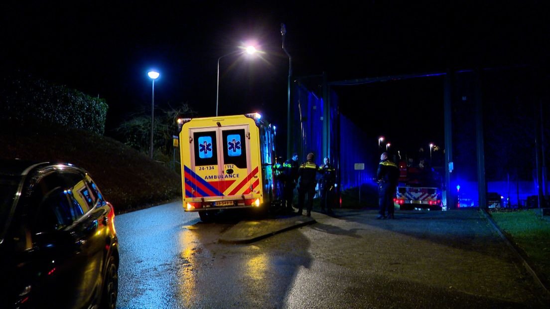 Brand bij jeugdzorginstelling geblust; bewoner naar ziekenhuis