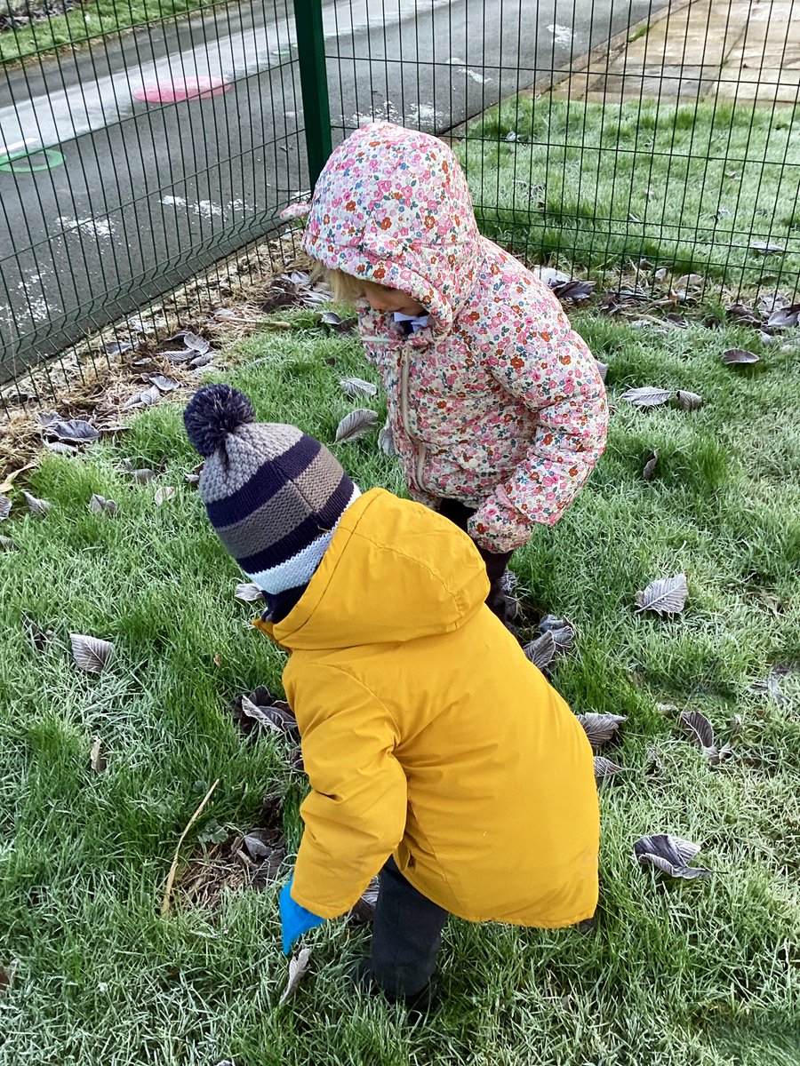 EYFS have been spotting signs of winter this morning. ❄️