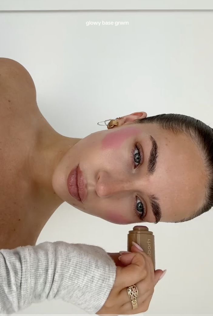 neutralcouture's tweet photo. forever a blush girl https://t.co/yri01Vm3yS