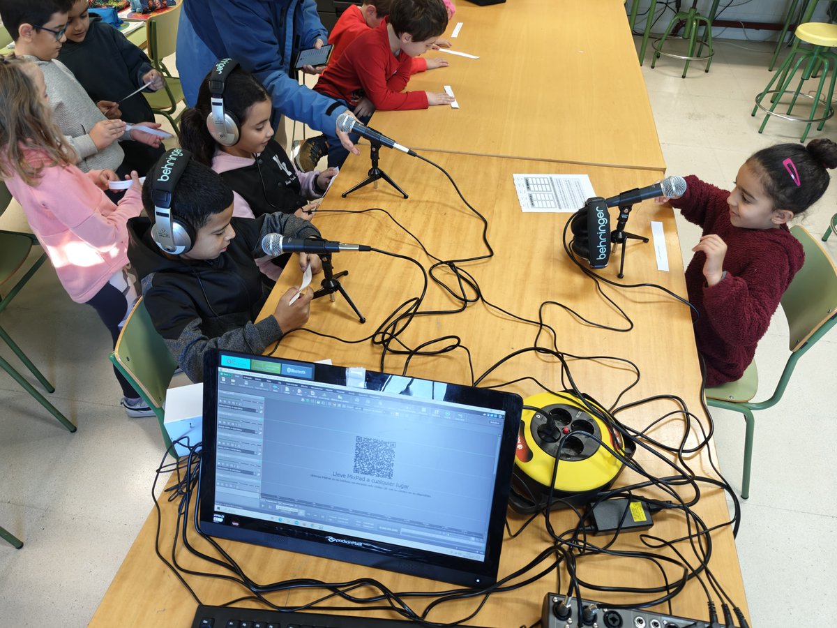 Tercer episodio de RADIO LINARES🎙️en la clase de 1º/2º EP de Rincón de Olivedo audio.com/c-r-a-valle-de…