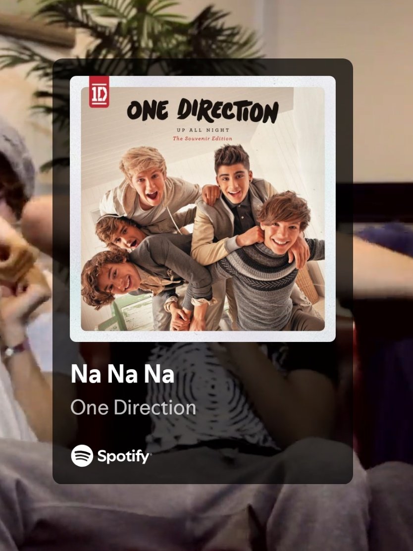 theskylinson's tweet photo. me in public                         my headphones https://t.co/Klp0dKu8Em