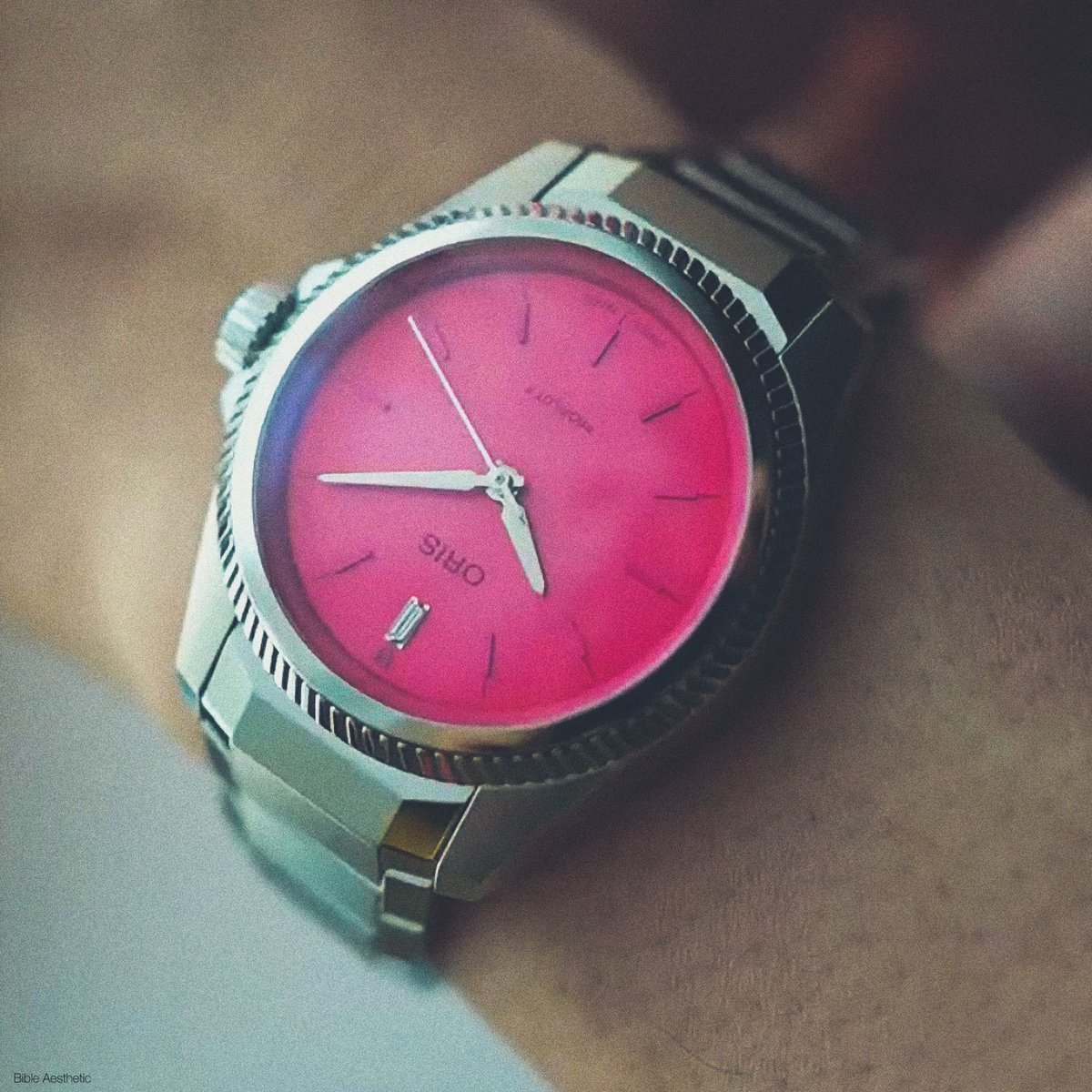 BibleAesthetic's tweet photo. Pretty presenter 🩷
@biblesumett @oriswatches
#OrisWatchxBible #ProPilotX
#Oris #GoYourOwnWay #OrisWatch
#PPXMissPiggy #TrocaderoTime
#BibleWichapas ❤︎ #bsumone https://t.co/nK5keaLw7L