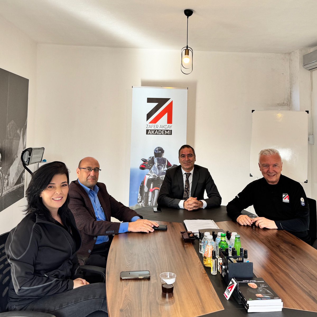 Şile İlçe Milli Eğitim Müdürümüz Sayın Dursun Teyran ve Şube Müdürümüz Metin Sarıfakıoğulları Zafer Akçay Akademi’yi ziyarete geldiler ☺️