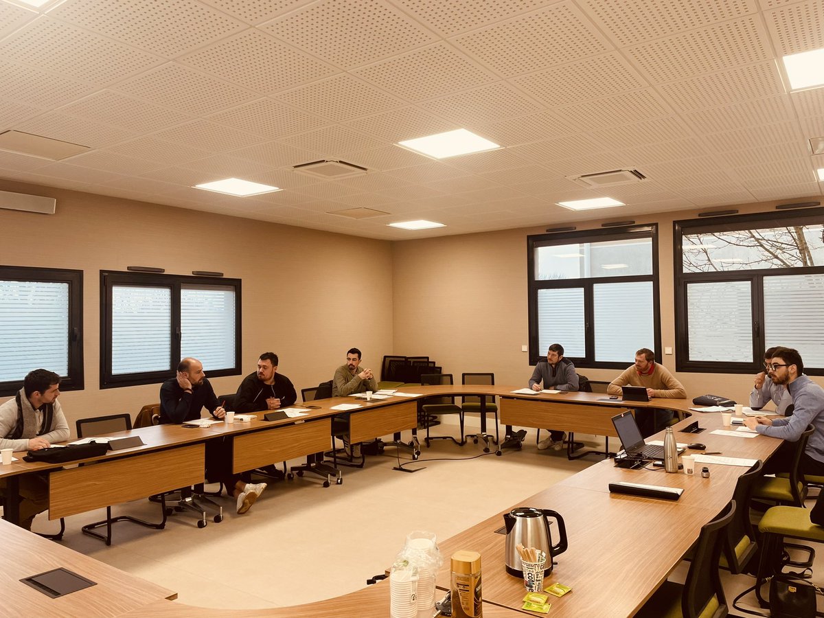 Aujourd’hui se tient un groupe de travail PAC grand ouest en présence d’élus des régions Normandie / Pays de la Loire / Normandie. 
JA constamment dans la construction 💪🏼