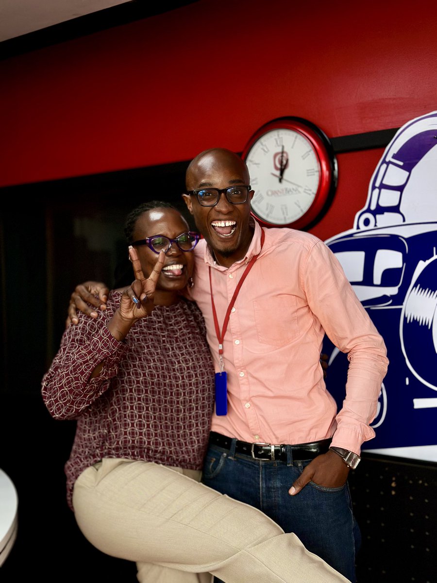 882SanyuFM's tweet photo. 📸: @latagal all set to throw a word of inspiration to all the young entrepreneurs listening in to #TheLunchDate
 
#SanyuFMLounge 
#GetHooked https://t.co/9p6IWNb0EK
