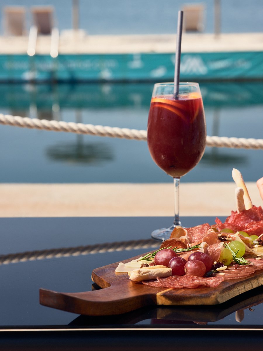 Disfrutar de la gastronomía siempre es mejor junto al mar.
Cocina de aquí, con el toque de La Barraquita
Saborea Valencia Mar.
#ValenciaMar #marina #BeachClub #gastronomía