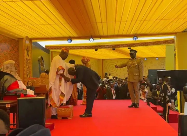 duncomplain's tweet photo. @UrsulaOw @YouTube is he still clapping back at Mahama??no instead he bowed to tha results 🤣
u better update ur bio bitvh https://t.co/FwHfRpAN0G