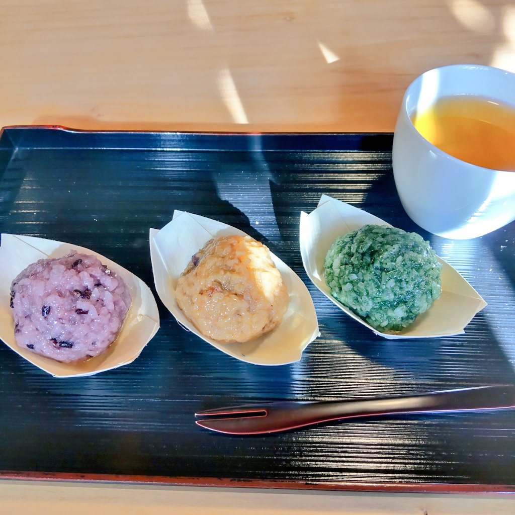 itauworkout's tweet photo. 病み上がりやけど昨日今日と筋トレしてきました、いつもより軽めに。動いて体温が上がると免疫力が上がる気がする。でも本当は筋トレで体温上げるよりも人肌に触れて体温を上げたいんです。
写真は元旦に行った熊野本宮大社にあった和菓子。めちゃくちゃうまかった。 https://t.co/oeiYq95eS9