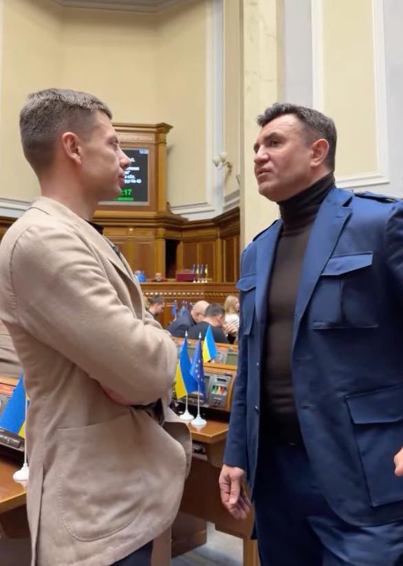 Тищенко вже у Верховній Раді.

І як це назвати як не плювок в обличчя та знущання