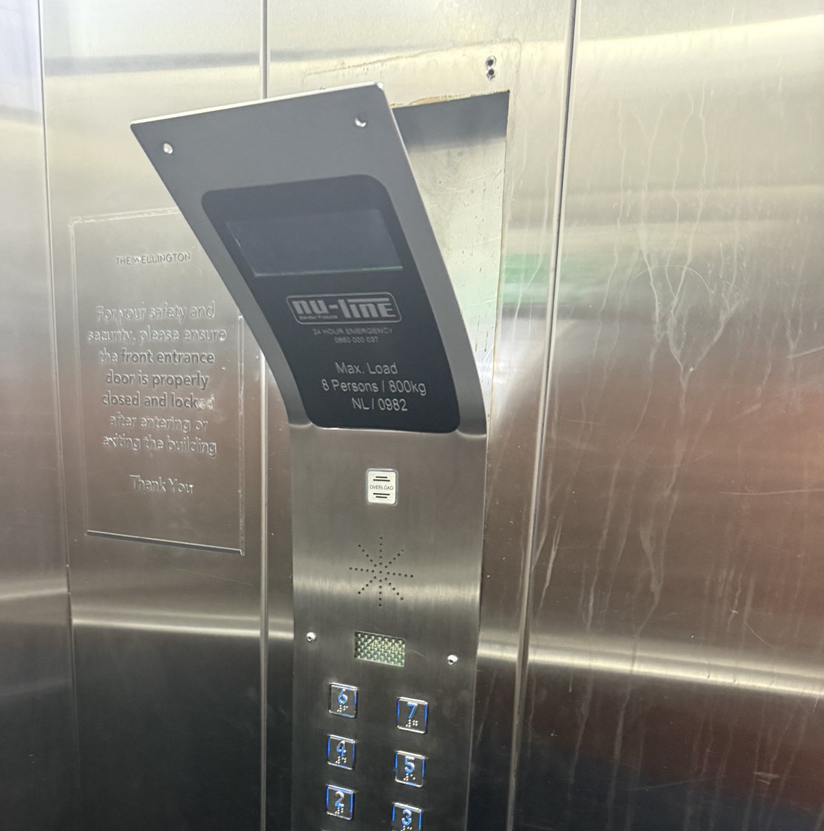 ทุกคนคะเรามีเรื่องมาปรึกษา ว่าเราจะเล่นงานคนในตึกแบบถูกกฏหมายได้ยังไงบ้าง

เรื่องมีอยู่ว่าเราย้ายมาอยู่ตปทได้สักพักแล้ว ในตึกเรามีลุงคนนึงที่มันอยากจะฮุบตึกเป็นของตัวเองในราคาถูกโดยคอยเล่นงานคนในตึกแบบ here มาก อิลุงคนนี้มันเป็นเจ้าของร้านอาหารที่ชั้นล่างของตึกซึ่งขายดีมาก (ต่อ)