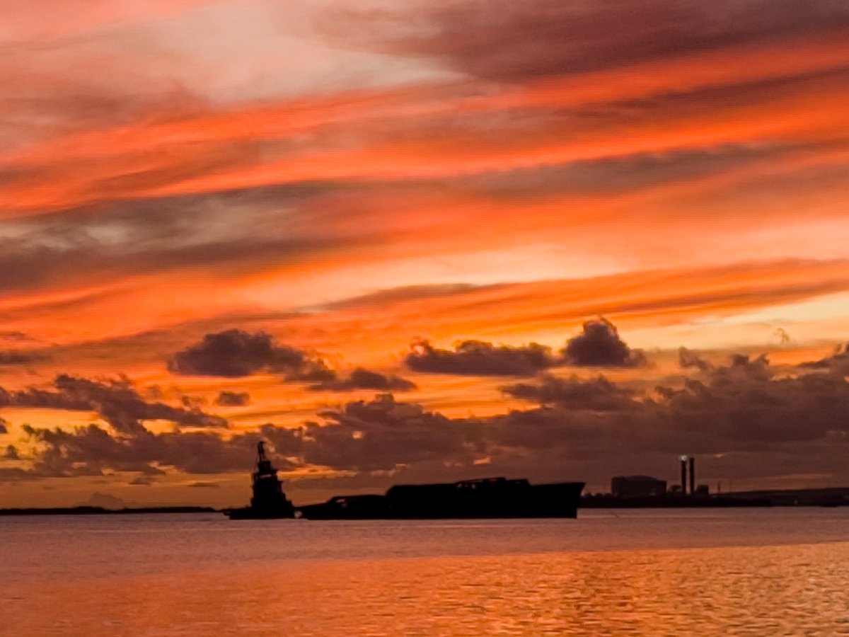 Atardecer de ayer en nuestra Tallaboa, Peñuelas 🇵🇷 💘
Llegué fotofinish, justo en el momento de mayor expresión del cielo.
Una bendición.
Buenos días, familia! 🌞