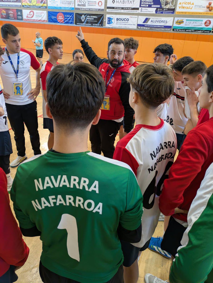 Federación Navarra de Balonmano (@fnbalonmano) on Twitter photo 𝗝𝗢𝗥𝗡𝗔𝗗𝗔 𝟲 | 𝗖𝗔𝗗𝗘𝗧𝗘 𝗠𝗔𝗦𝗖𝗨𝗟𝗜𝗡𝗢
𝗗𝗲𝘀𝗰𝗮𝗻𝘀𝗼
<a href="/FNBalonmano/">Federación Navarra de Balonmano</a> 20 ⚔️ 18 <a href="/FARBM_COM/">Fed. Aragonesa de Balonmano</a>
Nuestros cadetes están disputando una buena primera mitad. Vamos en búsqueda de la quinta plaza en el campeonato. ¡VAMOS! 𝗝𝗢𝗥𝗡𝗔𝗗𝗔 𝟲 | 𝗖𝗔𝗗𝗘𝗧𝗘 𝗠𝗔𝗦𝗖𝗨𝗟𝗜𝗡𝗢
𝗗𝗲𝘀𝗰𝗮𝗻𝘀𝗼
<a href="/FNBalonmano/">Federación Navarra de Balonmano</a> 20 ⚔️ 18 <a href="/FARBM_COM/">Fed. Aragonesa de Balonmano</a>
Nuestros cadetes están disputando una buena primera mitad. Vamos en búsqueda de la quinta plaza en el campeonato. ¡VAMOS!