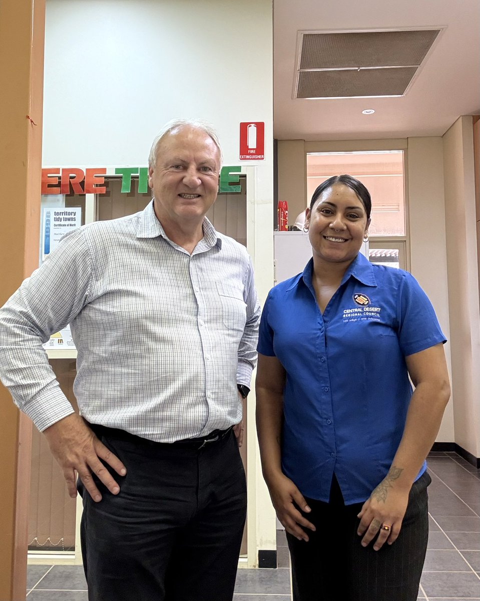 SteveEdgoMLA's tweet photo. Terrific catching up with Dezrae Ross who is the Senior Administration Officer for the #CentralDesert Regional Council based in #TiTree.

Thanks for your time today - it was great to hear about the programs and services being delivered for the community and residents. https://t.co/CCstvhDhp1