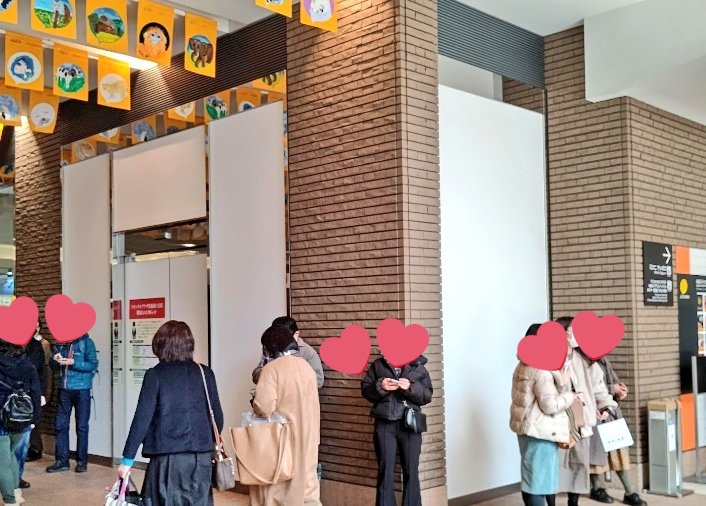 Teenof1's tweet photo. 2021年3月〜10月　札幌にて。　　

4プラの地下街からの出入口。
市電と4プラビル。
ＪＲ札幌駅のツインクルプラザ閉店のお知らせ。
ここは今は「北海道四季マルシェ」という店になっています。 https://t.co/o0A8U9OfWo