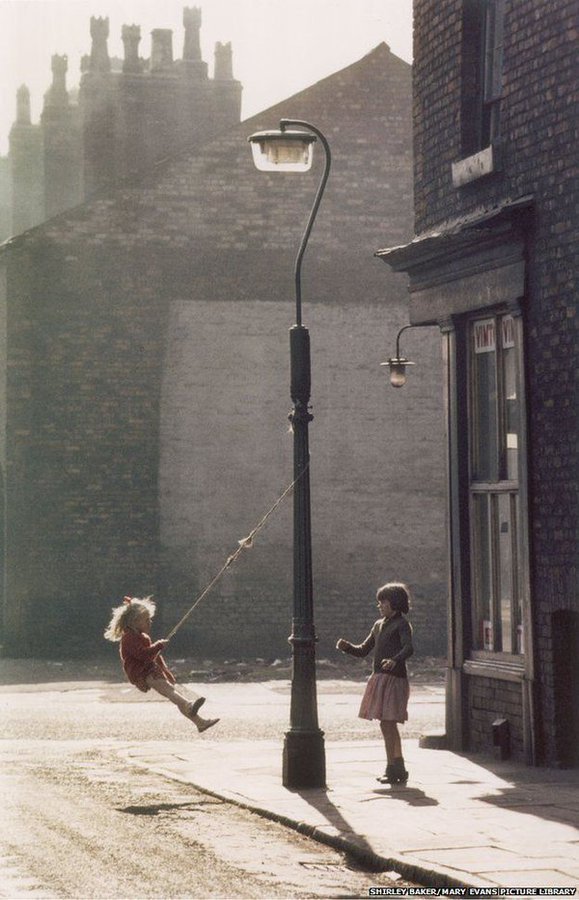 UK photographer Shirley Baker, Hulme, Manchester, 1965 #WomensArt