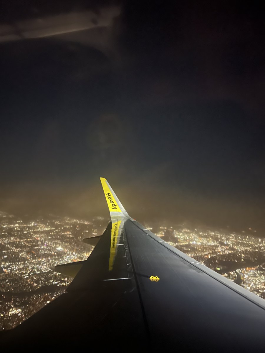 Flying in from LAX right now and this is the view 😞 praying for everyone #CaliforniaFire