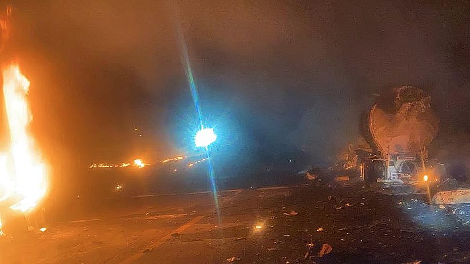 #EviteLaZona en #Michoacán se registra cierre total de circulación por #AccidenteVial cerca del km 225+000 autopista (2755) Uruapan-Lázaro Cárdenas Ent. (Autopista Pátzcuaro-Uruapan)-Lázaro Cárdenas. Atienda indicación vial.