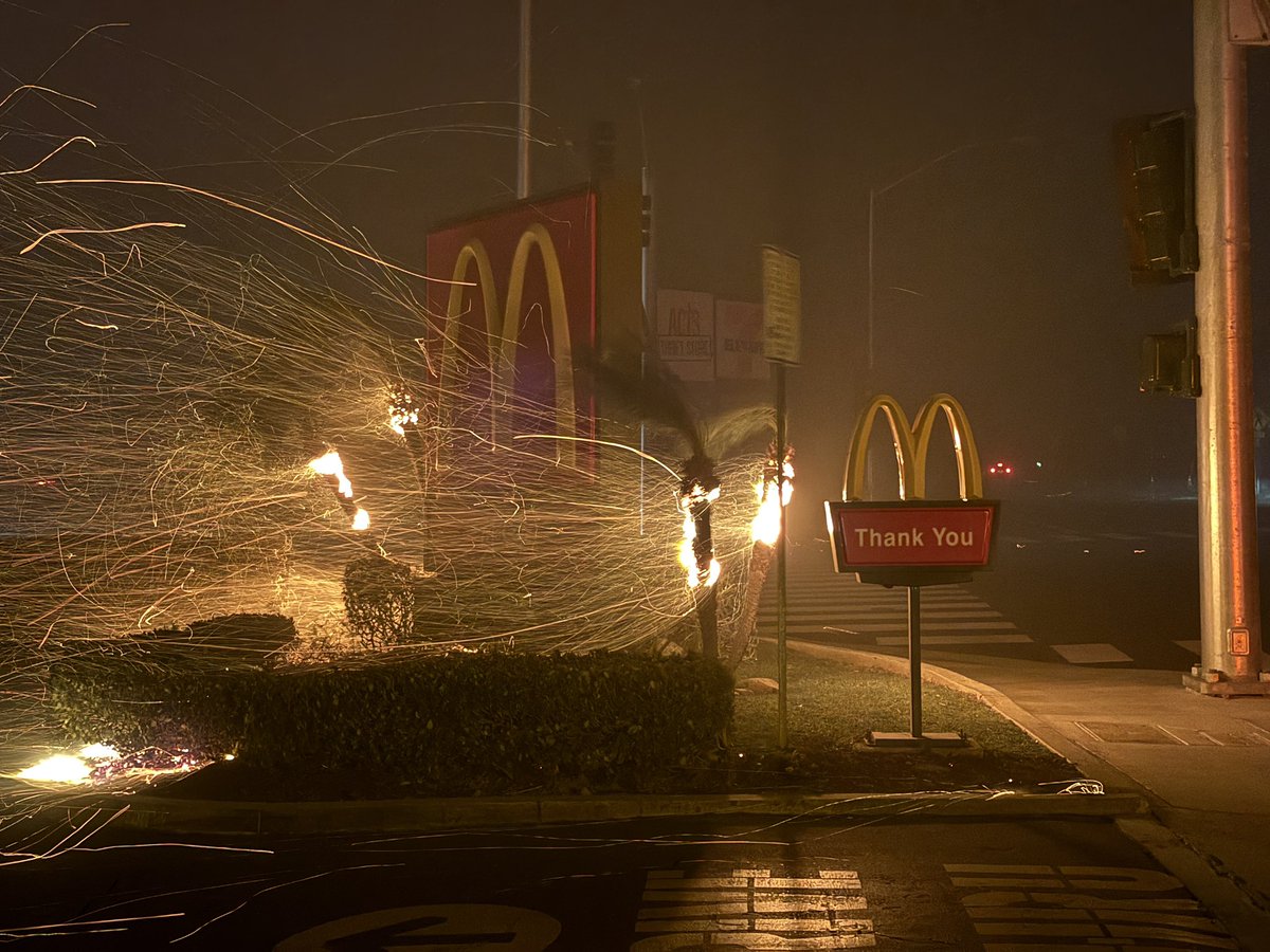 stuartpalley's tweet image. Alright I'm back for this fire siege. At the #eatonfire where the senior home was evacuated and a mcdonald's is on fire in Altadena.