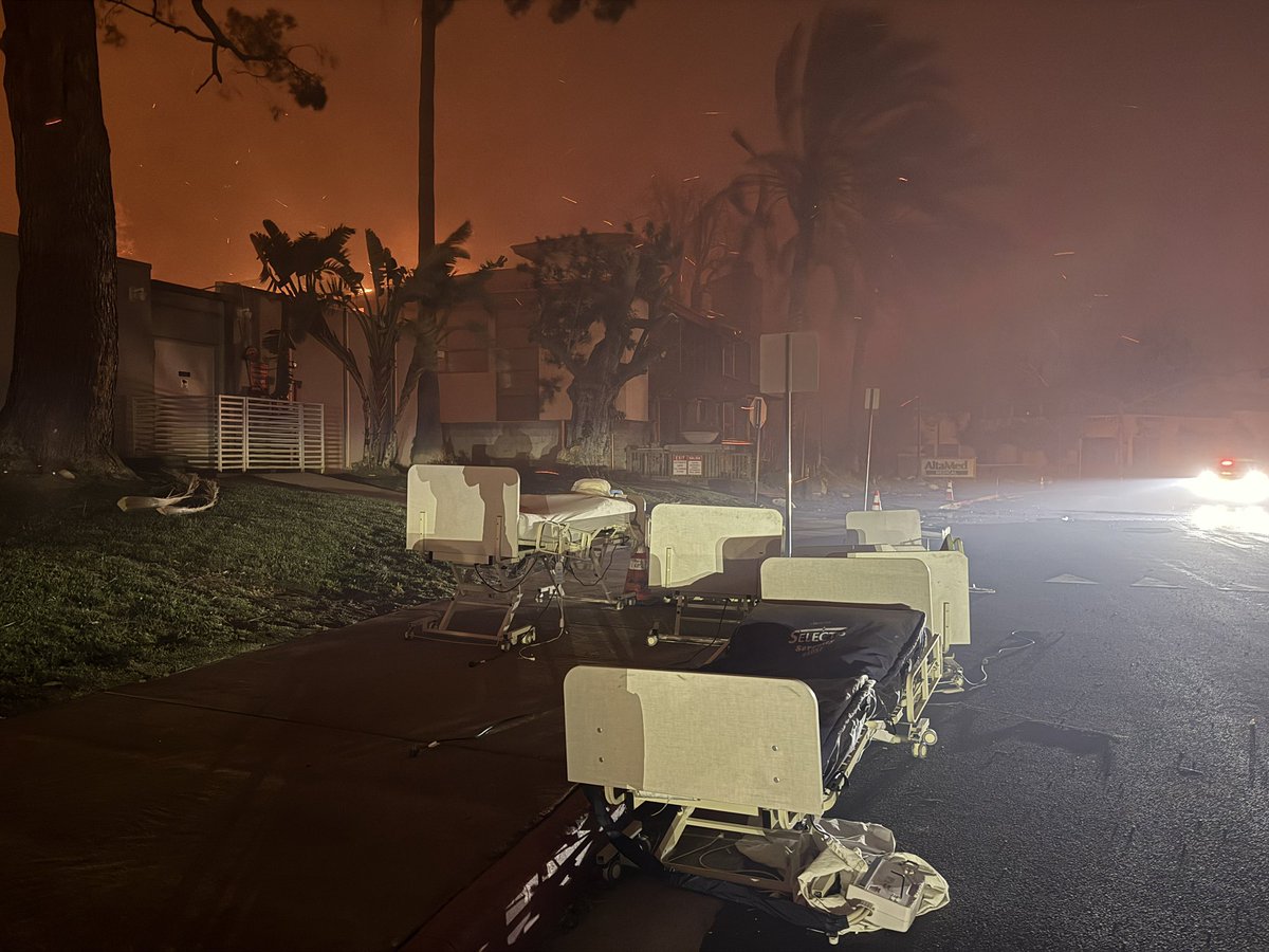 stuartpalley's tweet image. Alright I'm back for this fire siege. At the #eatonfire where the senior home was evacuated and a mcdonald's is on fire in Altadena.