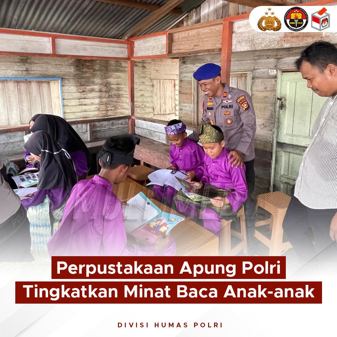 bidhumas_jatim's tweet photo. Polri melalui Satpolairud bersama Polsek Rangsang Barat melaksanakan program perpustakaan apung untuk meningkatkan minat baca anak-anak pesisir yang terbatas akses pendidikan di Kepulauan Meranti, Riau. Wujud Profesional Penuh Humanisme #BaktiLayaniIndonesia https://t.co/tfn61IP5yG