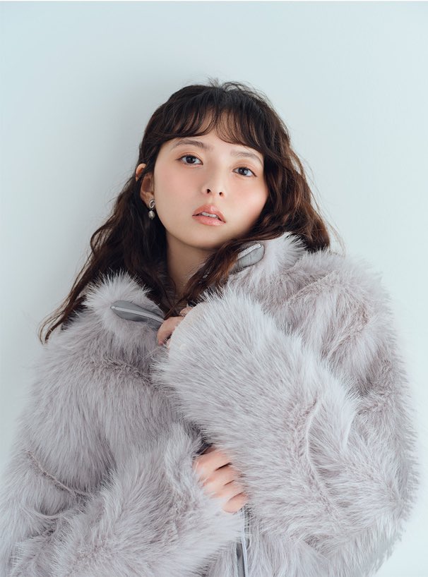 GRLから齋藤飛鳥さんが着こなすオススメ商品☘️】 スタンドカラー