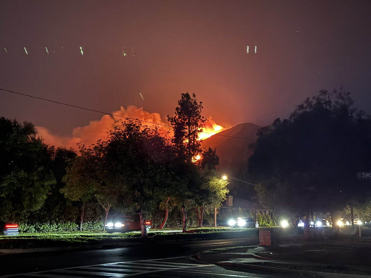 stuartpalley's tweet image. East end of the #eatonfire just above the angeles NF headquarters, clearer air here.