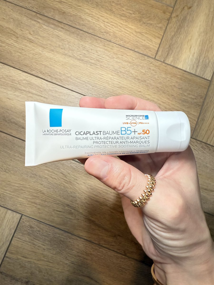 NEW Cicaplast Baume B5+ SPF50 จาก La Roche-Posay🤩
🧡เพิ่ม สารกันแดด SPF50 PA+++
🧡เพิ่ม Procerad ลดอักเสบ/รอยแดง

Tribioma+5% Vit.B5+Madecassoside ใส่มาเหมือนเดิม ให้ความชุ่มชื้น ปลอบ+Healing ผิวดีเหมือนเดิม

💙เอามาวันอยู่บ้านตัวเดียว ได้ทั้งชุ่มชื้น+ป้องกันแดด