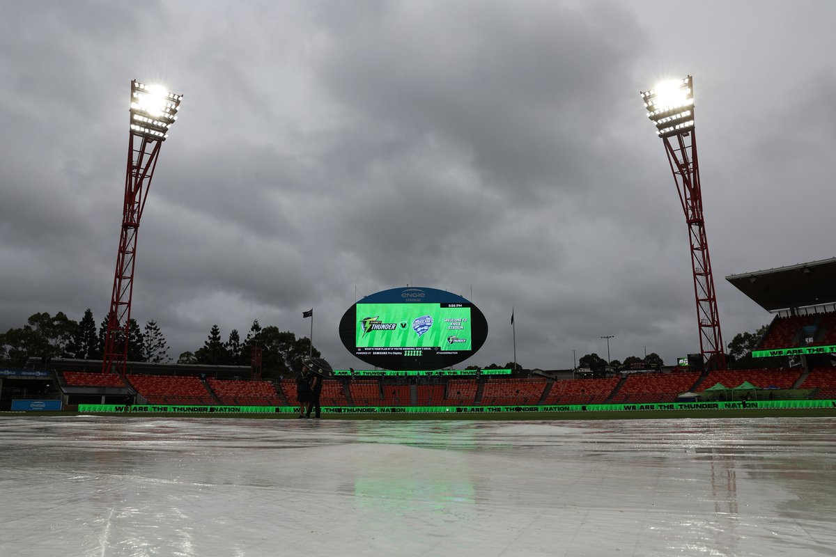 BBL's tweet image. The bat flip for Thunder v Hurricanes has unfortunately been delayed at ENGIE Stadium.

Further updates to follow soon. #BBL14