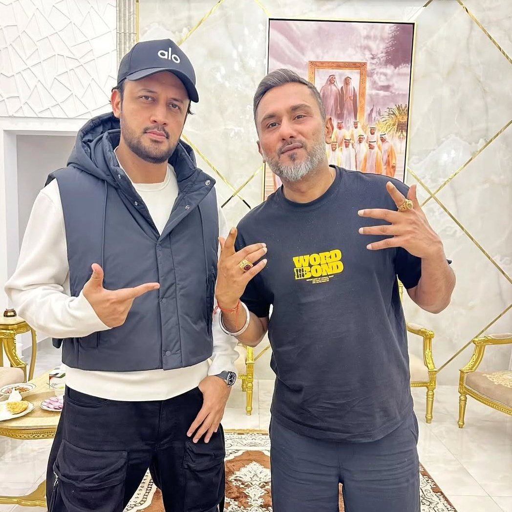 Shabbir16851344's tweet photo. Hello ๐ #Adeez And #YoYoHoneySingh fans welcome to #BorderlessWorld #AtifAslam #HoneySingh Atif Aslam #Glory #Internationalvillagers https://t.co/8etoWPNDb1