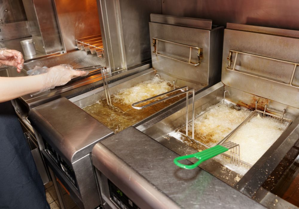 Frymax3's tweet image. Methods for making cooking oil last longer. Tip 1:
Extending Frying Oil Shelf Life While Maintaining Food Safety and Quality.
Frying Oil Cascading (Rotation)
frymax.co.uk/frying-oil/met… 
#frymax #cookingoil #fryingoil